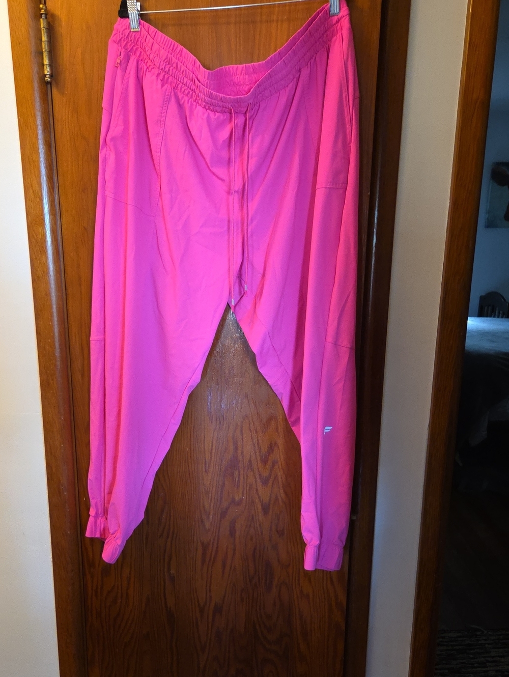 Fabletics Hot Neon Pink Women's Lightweight Jogger Pants